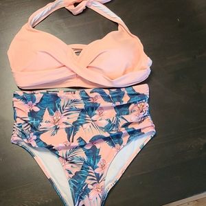 Twist Front Halter Ruched Design Push Up Bikini